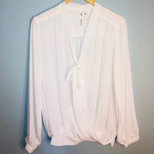 White Faux Wrap Blouse w/ Front Tie Bow L EUC